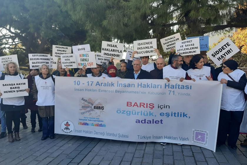 İHD ve TİHV İstanbul Şubesi üyelerinin basın açıklaması