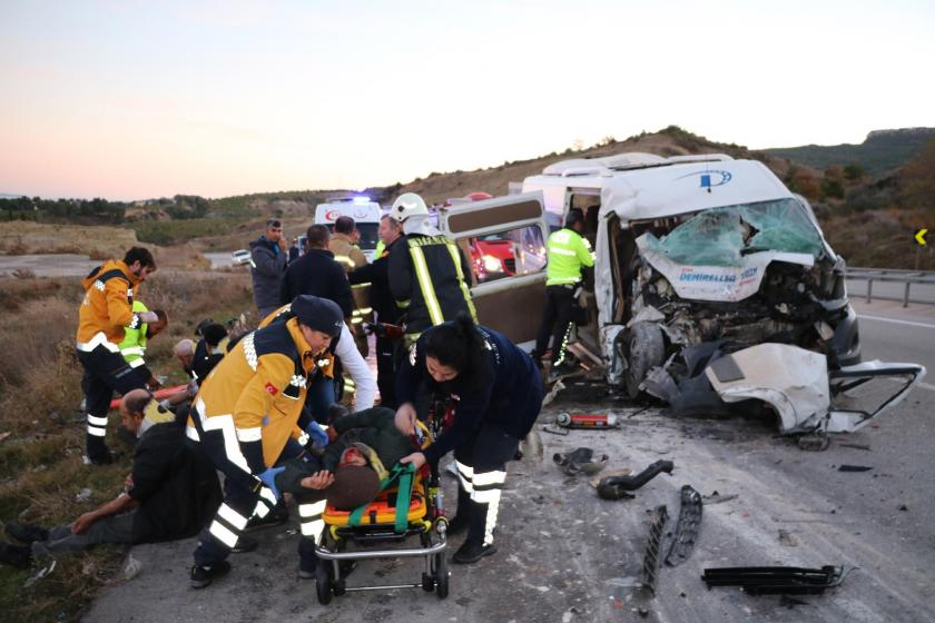 Çanakkale'de gerçekleşen trafik kazası sonrasında çekilmiş fotoğraf