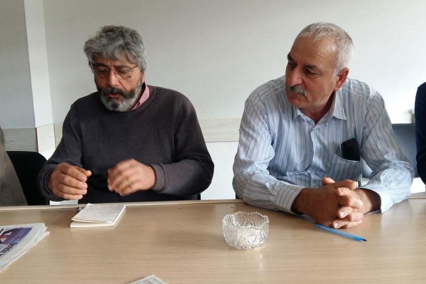 Akademisyen Özgür Müftüoğlu (solda) ve Gıda-İş Bursa Bölge Temsilcisi Nuri Aysever (sağda)