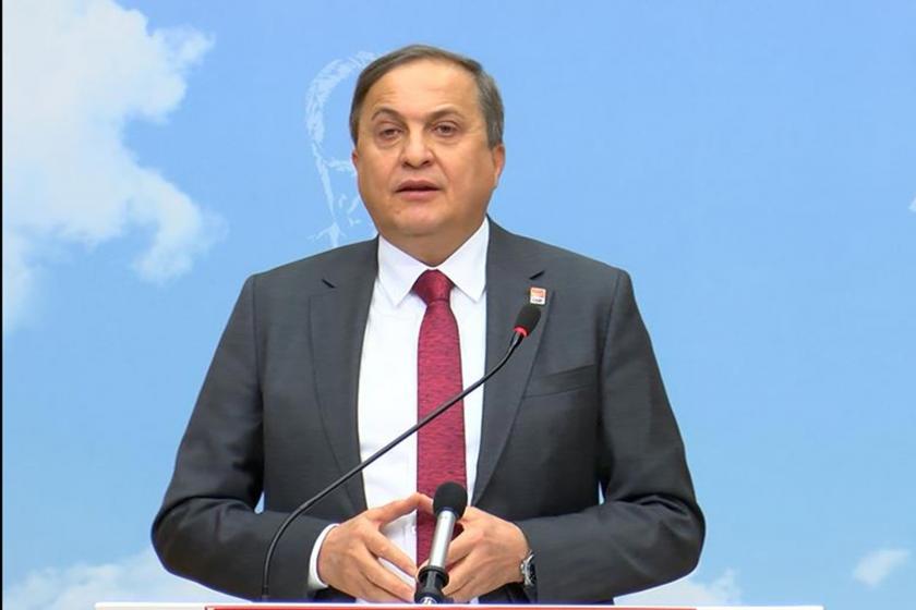 CHP Genel Başkan Yardımcısı Seyit Torun parti genel merkezinde açıklama yaparken