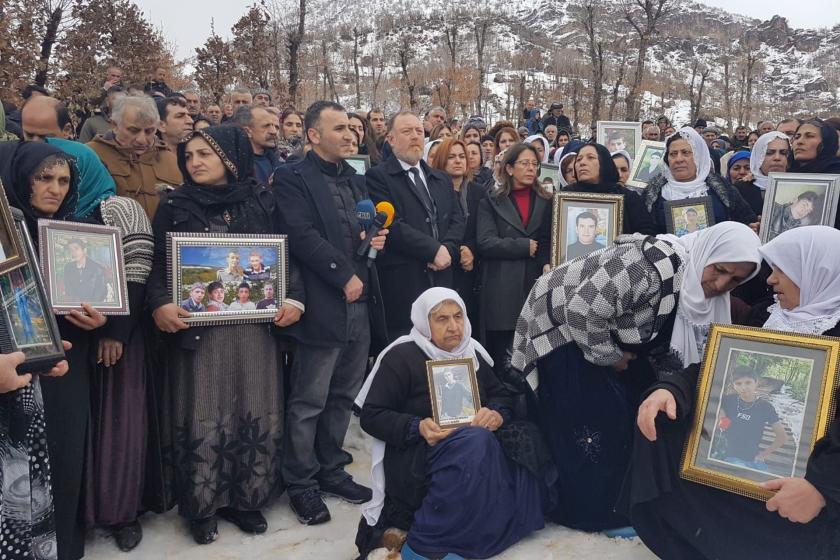 Roboskililer, katliamda hayatını kaybedenlerin mezarı başında 