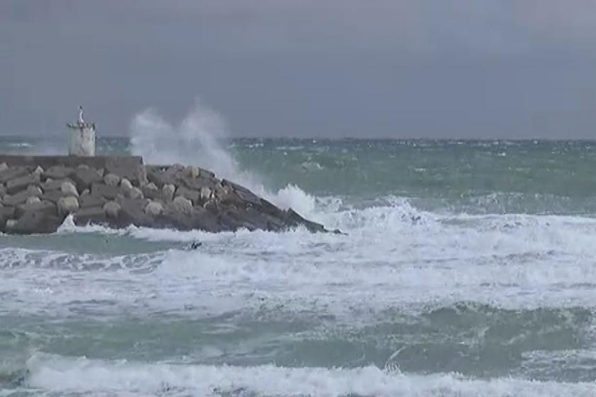 Karaburun'da dalgalar