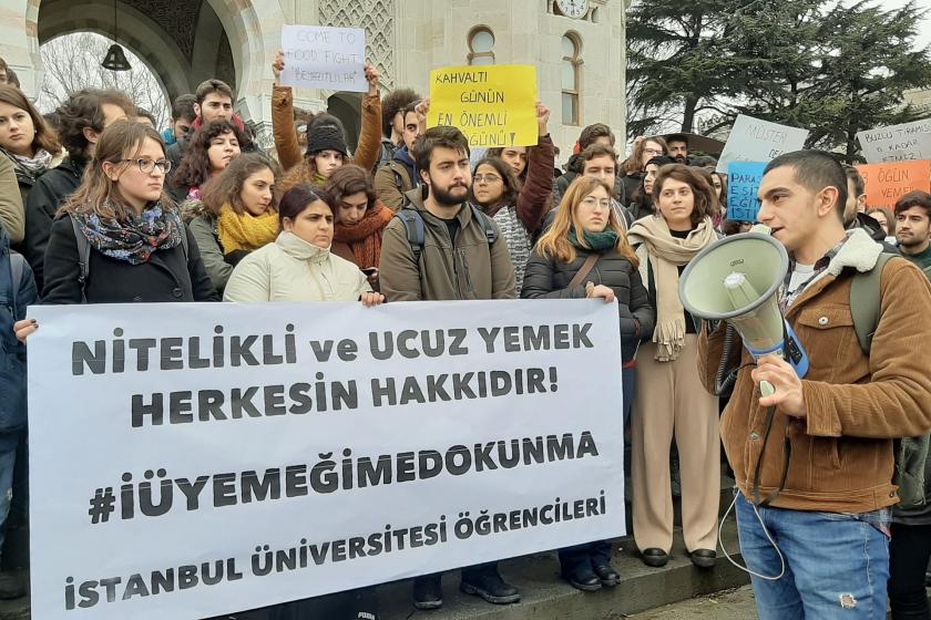 İstanbul Üniversitesi öğrencileri