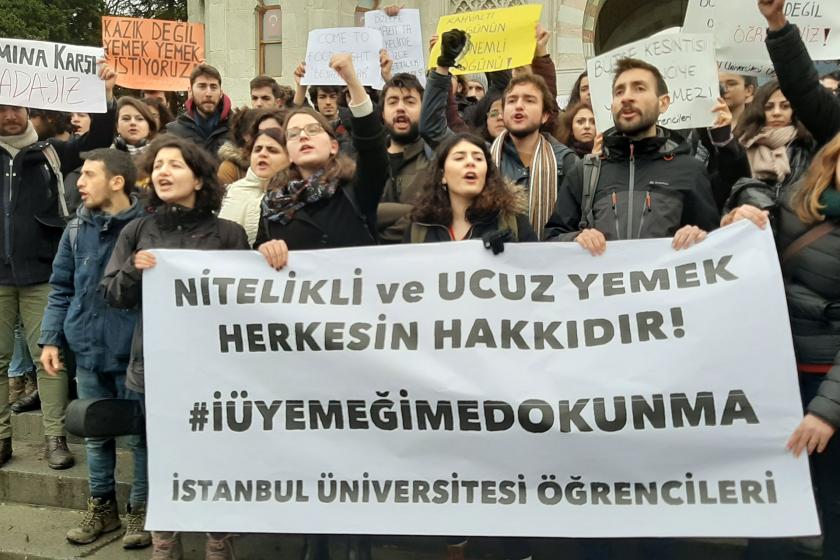 İstanbul Üniversitesi öğrencileri