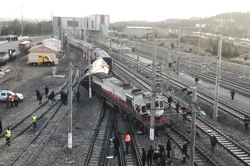 Devrilen tren vagonları