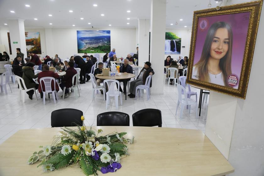 Ceren Özdemir'in öldürülüşünün 40'ıncı günü dolayısıyla ailesi cemevinde lokma ve yemek dağıttı