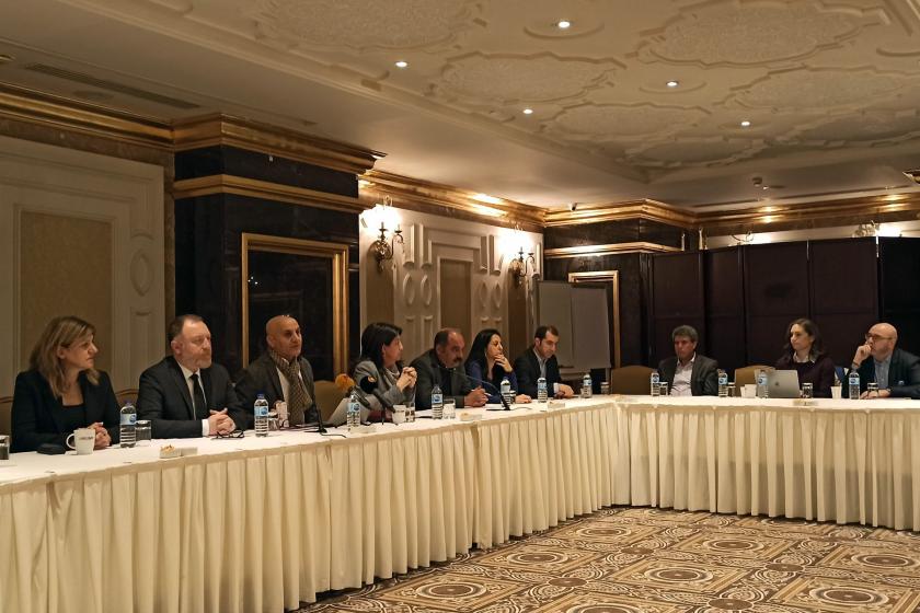 HDP'li eş başkanlar gazetecilere açıklama yapıyor