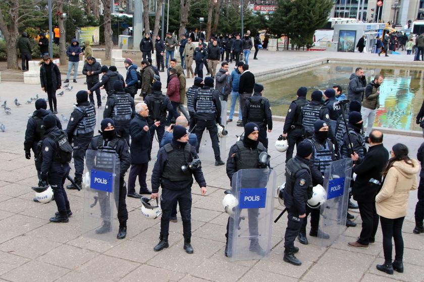 Polis ablukası altında tutulan HDP Milletvekili Ömer Faruk Gergerlioğlu