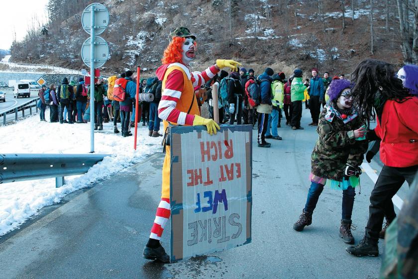 Dünya Ekonomik Forumu'nu protesto edenler