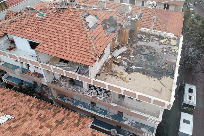 Silivri depreminde hasar görüdüğü için boşaltılan bina