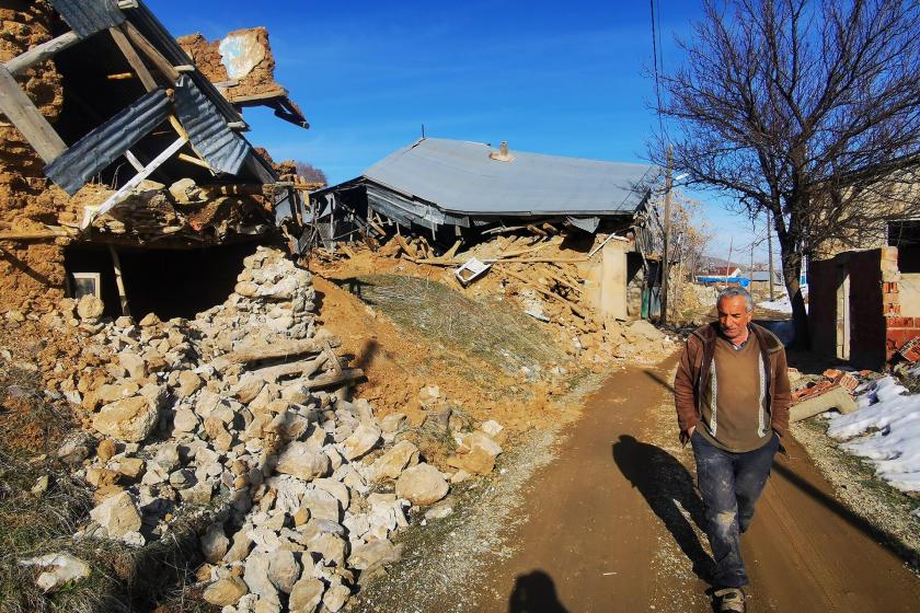 Elazığ Sivrice'de yaşanan 6.8 büyüklüğündeki depremde hasar alan Kürk köyündeki yıkılmış evlerden bazıları