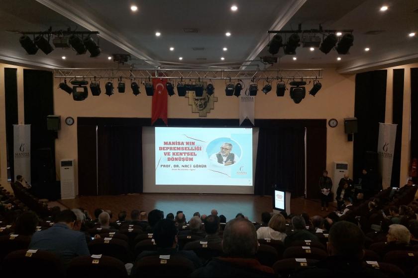 Prof. Dr. Naci Görür katılımıyla Manisa’nın Depremselliği ve Kentsel Dönüşüm konulu seminer düzenlendi. 