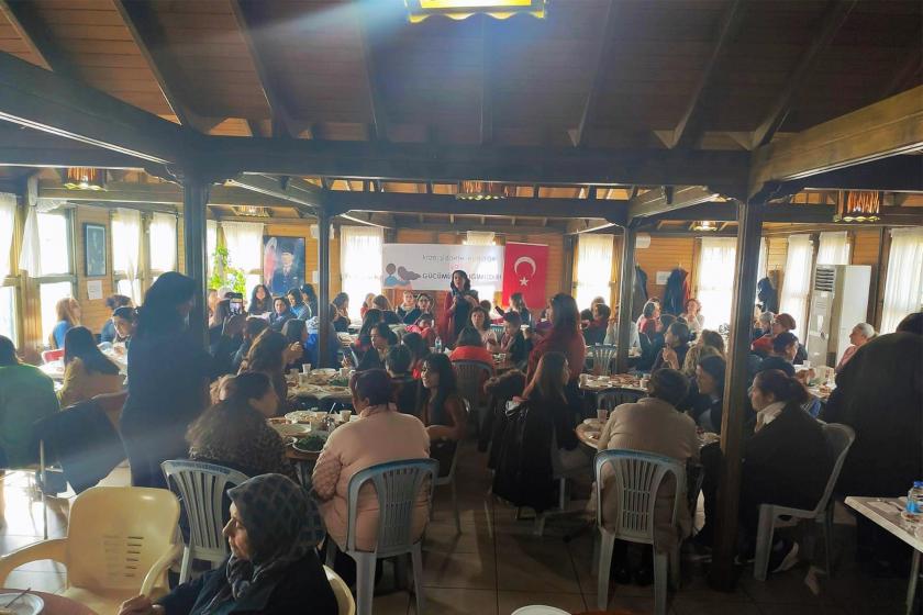 Mersin’de kadınlar 8 Mart öncesi Ekmek ve Gül etkinliğinde bir araya geldi