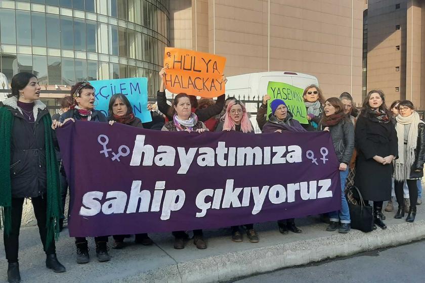 Hülya Halaçkay davası sonrası açıklama yapan kadınlar