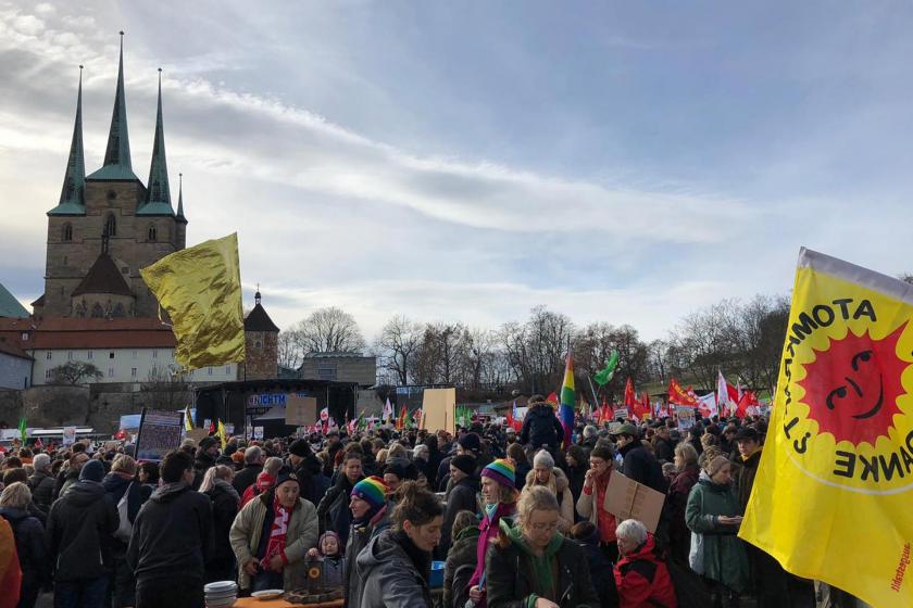 Neonazilerle işbirliği yapılmasına karşı Almanya'nın Erfurt kentinde 18 bin kişinin katıldığı bir miting gerçekleştirildi.