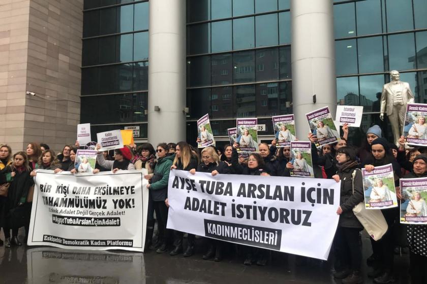 Ayşe Tuba Arslan için hazırlanan döviz ve pankartlar, Kadın Meclisleri üyeleri ve Eskişehirli kadınlar