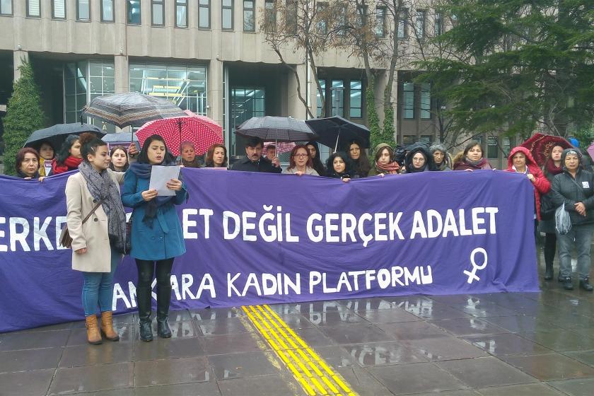 Ceren Damar davası öncesi adliye önünde yapılan basın açıklaması