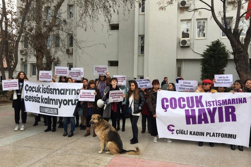 Çiğli’de yaşanan cinsel istismar olayı davası öncesi kadınlar basın açıklaması yaptı.