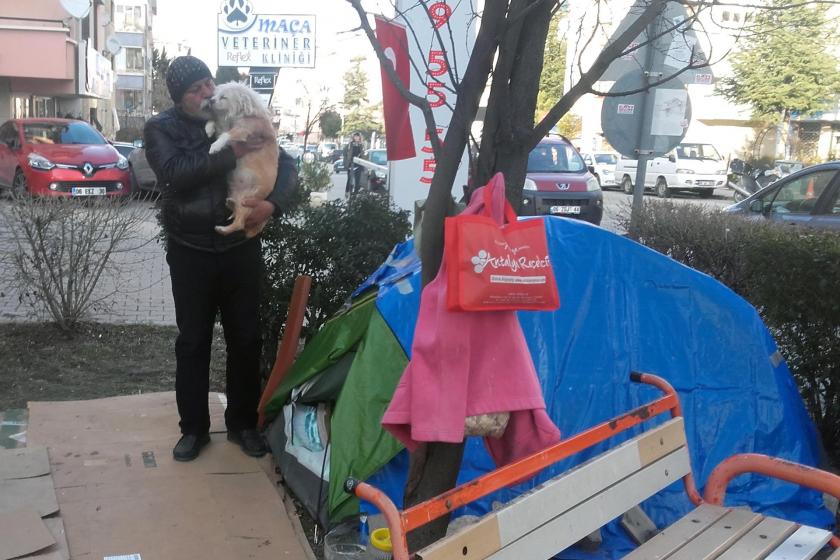 Yurt dışına çıkmak isteyen İranlı mülteci aylardır çadırda bekliyor