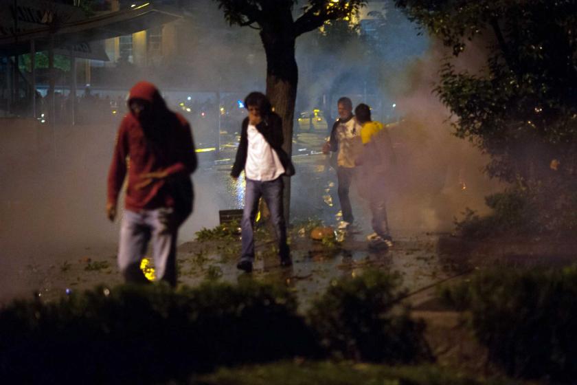 Ankara'daki Gezi eyleminde biber gazından etkilenen vatandaşlar