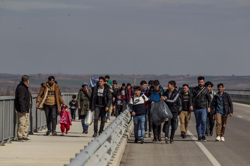 Edirne'de sınıra giden mülteciler