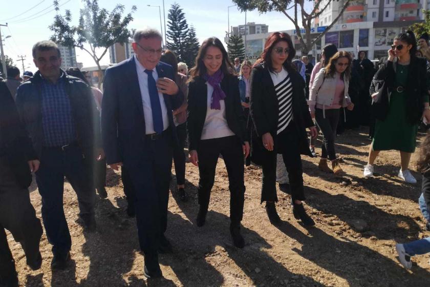 Seyhan Belediyesi kadın cinayetlerine dikkat çekmek için  park düzenleme faaliyetine başladı.