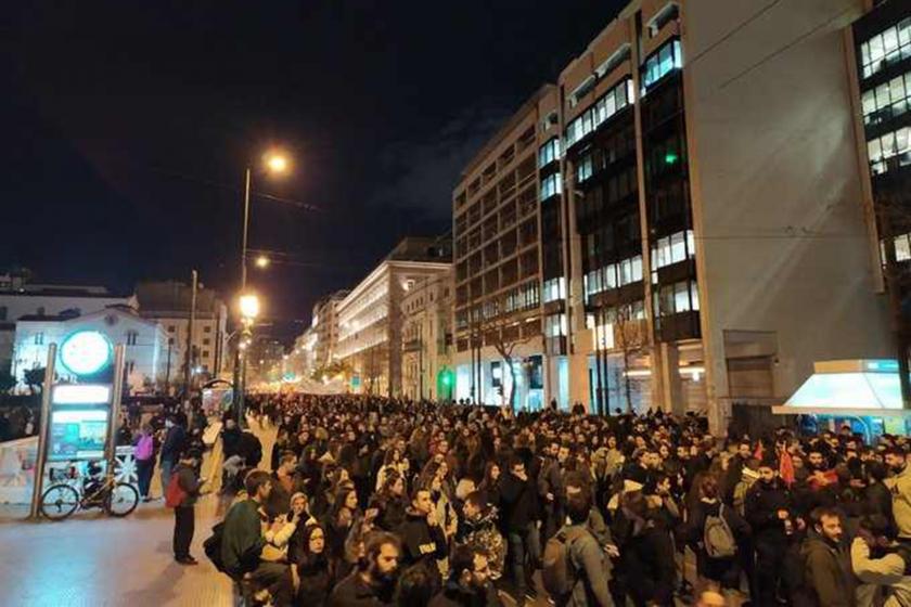 Yunanistan'da binlerce kişi mülteci karşıtı politikalara karşı sokağa çıktı.