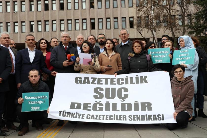 TGS, gazeteciler üzerindeki baskıların son bulması talebiyle Ankara Adliyesi önünde eylem yaptı.