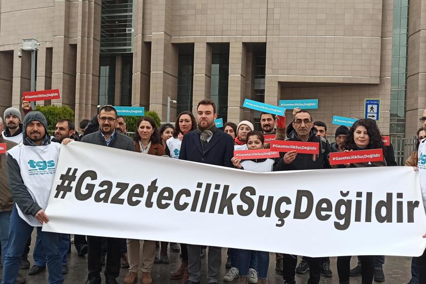 TGS, gazeteciler üzerindeki baskıların son bulması talebiyle İstanbul Adliyesi önünde eylem yaptı.