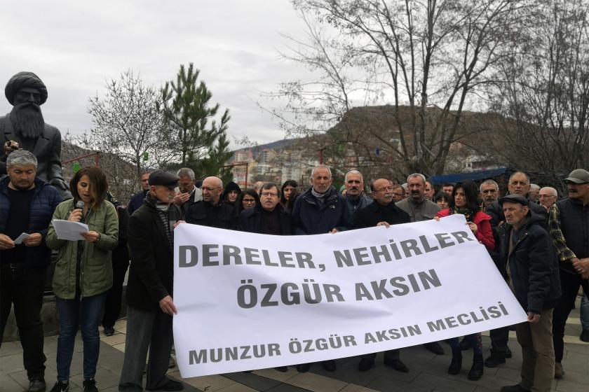 Munzur Özgür Aksın Meclisi, 14 Mart Uluslararası Nehirler, Su ve Yaşam için Barajlara Karşı Eylem Gününü dolayısıyla basın açıklaması yaparken