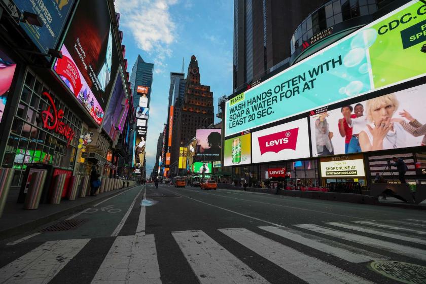 New York'ta zorunlu olanlar dışında bütün iş yerlerinin kapanması kararı alınacak.