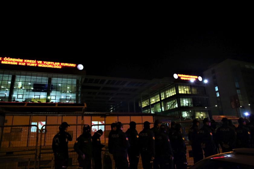 Kıbrıs’ta öğrenciler KYK yurdundan çıkarıldı, ülkeye dönüş için fahiş fiyat istendi