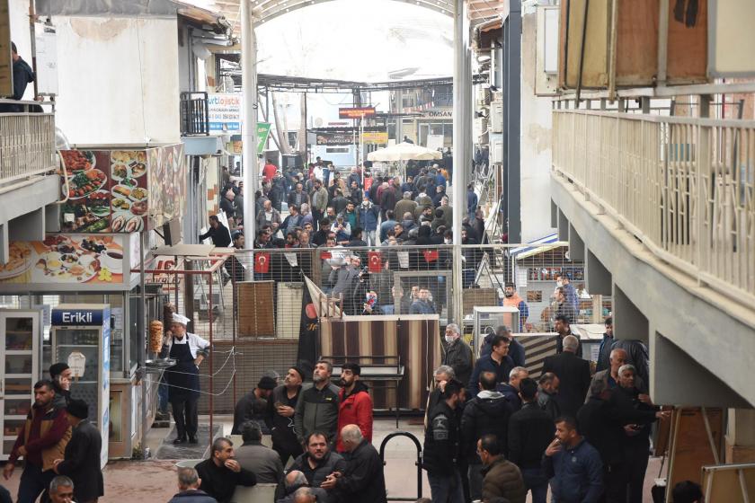 İzmir'in Bornova ilçesindeki Nakliyeciler Sitesi'nde çalışanlar