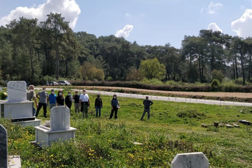 Muğla Çevre Platformu Çıtlık mahallesinde bulunan orman alanında kesime engel olurken