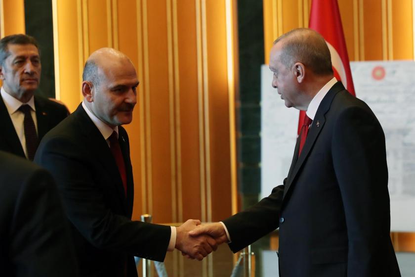 Interior Minister Süleyman Soylu (left) and President Tayyip Erdoğan sriking hands.