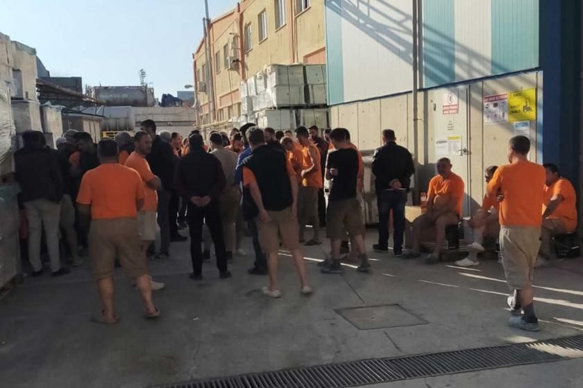 Çalışmak zorunda kalan yüzlerce işçi dip dibe!