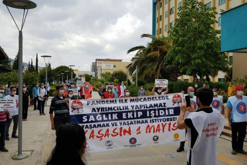 Dokuz Eylül Üniversitesi Tıp Fakültesi Hastanesi’nde Sağlık-iş, SES, İzmir Tabip Odası, Eğitim-Sen 3 No’lu Şube, Tez-Koop İş’in katılımı ile 1 Mayıs kutlandı.