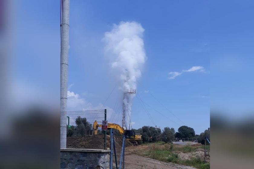 Aydın Efeler'de JES kuyusunda meydana gelen patlama sonucu havaya yükselen sıcak sular.