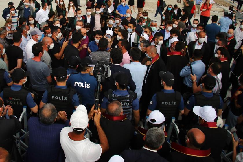 Van Baro Başkanı Uçar: Baro başkanlarına yapılanlar ülkedeki zulmün resmiydi