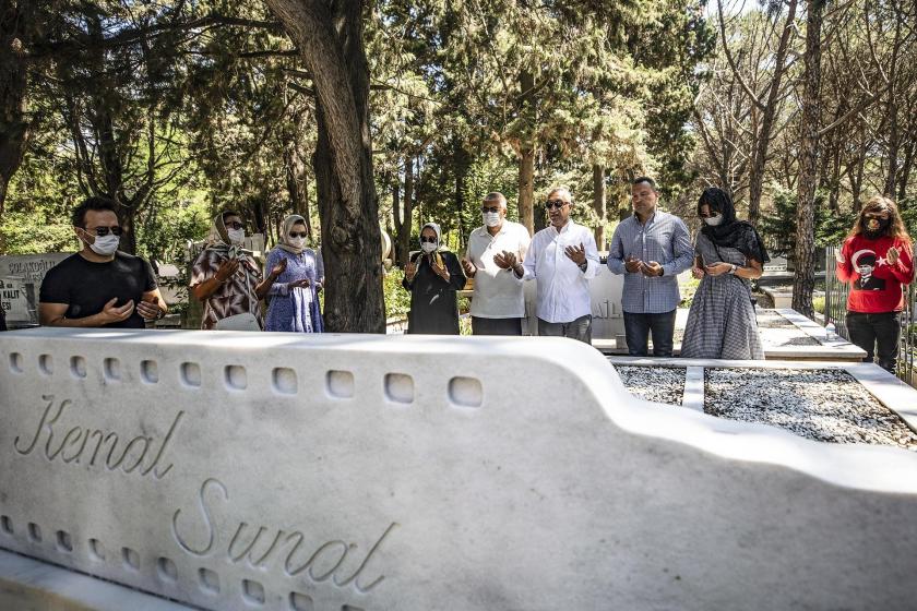 Kemal Sunal'ın mezarı ve ailesi