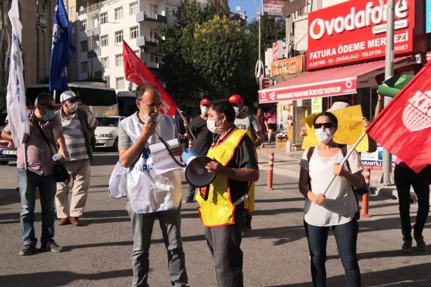 Elazığ'da ek zam talebiyle eylem yapan KESK üyeleri