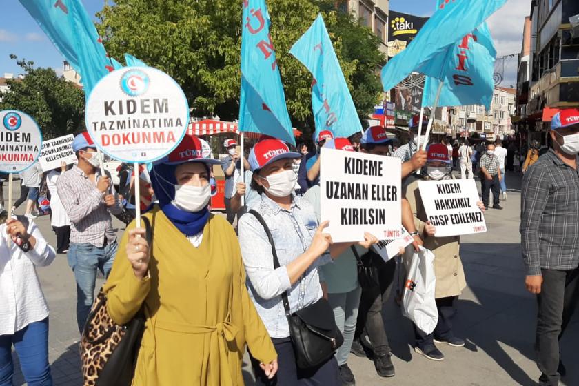 Gebze Sendikalar Birliği, kent meydanında yaptığı kitlesel eylemle hüükmeti kıdem tazminatına dokunmaması konusunda uyardı.