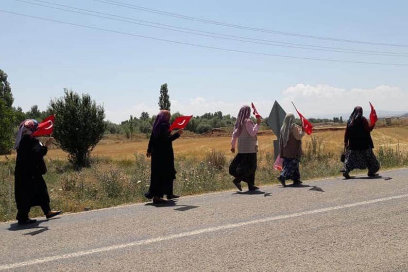 Konya Ilgın'a bağlı Çavuşçugöllü yurttaşlar, köylerine kömür ocağı yapılmasına karşı mücadelelerini sürdürüyor.