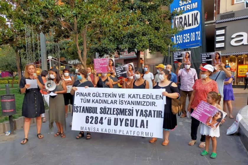 Manisa'da kadınlar basın açıklaması düzenliyor