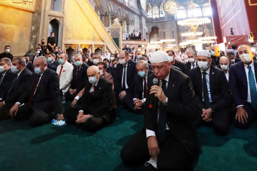 Erdoğan, Ayasofya'da kuran okurken