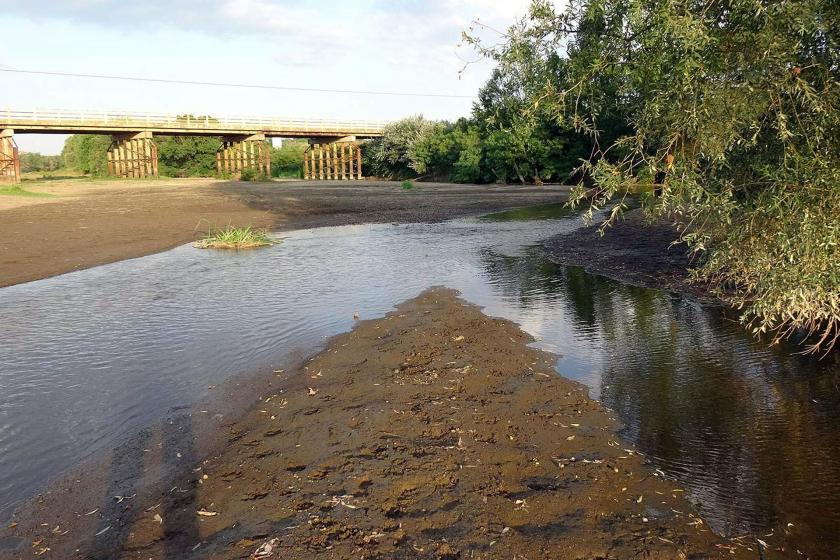 Tunca Nehri'nde su yok gibi azalmış.