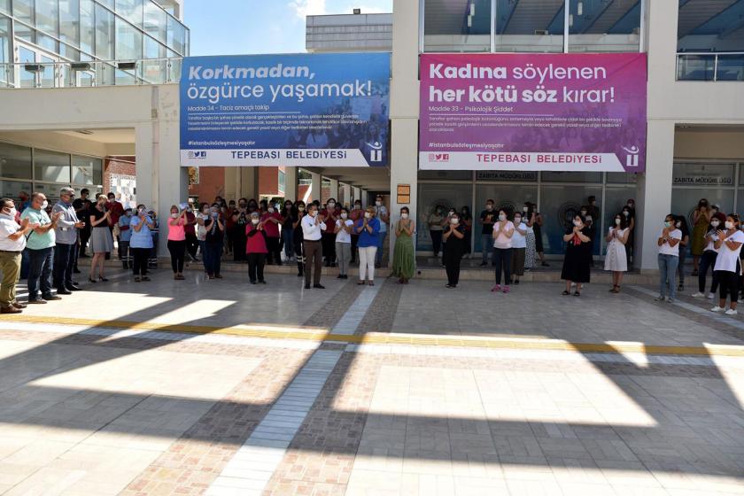 DİSK’e bağlı Genel İş Sendikası Eskişehir Şubesi üyeleri örgütlü oldukları Tepebaşı Belediyesinde İstanbul Sözleşmesi’ne sahip çıkacağız diyerek açıklama yaptılar