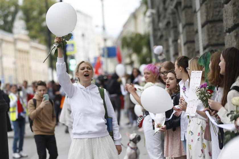 Belarus’un Moskova Büyükelçiliği önünde de Rus muhalif gruplarının desteğiyle protesto düzenlendi.