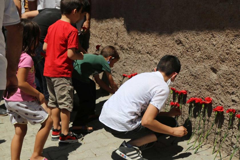 IŞİD'in Antep'de gerçekleştirdiği katliamda yaşamını yitirenler anıldı