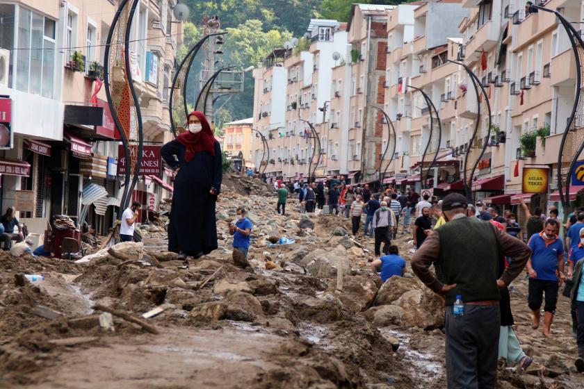 Giresun'da selin neden olduğu enkaz